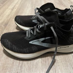 Brooks Levitate 4 Running Shoes 120335-1B-012 Black/White size 11
